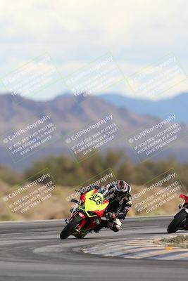 media/Nov-16-2025-Race Pace (Sun) [[8c5fa54630]]/Non Verified Riders (1st 20 Minutes)/5-Turn 15 (110pm)/